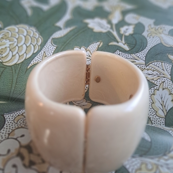 Joan rivers bracelet lucite bracelet - Picture 6 of 7